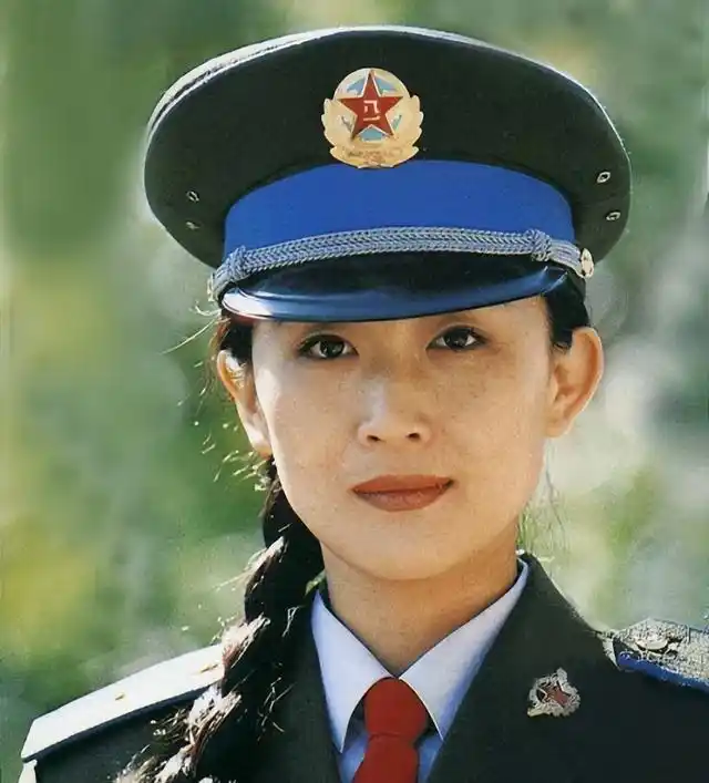 从出道一直很美没有黑料的明星,_不整容的女明星_坚守初心的女明星